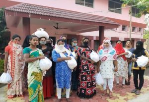 (Ration help to transgenders at Jharsuguda)